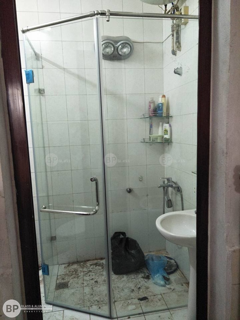 Lắp vách tắm kính cho nhà anh Dũng 22 Nguyễn Huy Tưởng